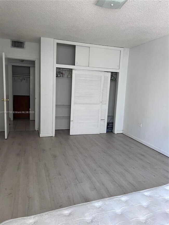 Building Photo - 7545 E Treasure Dr