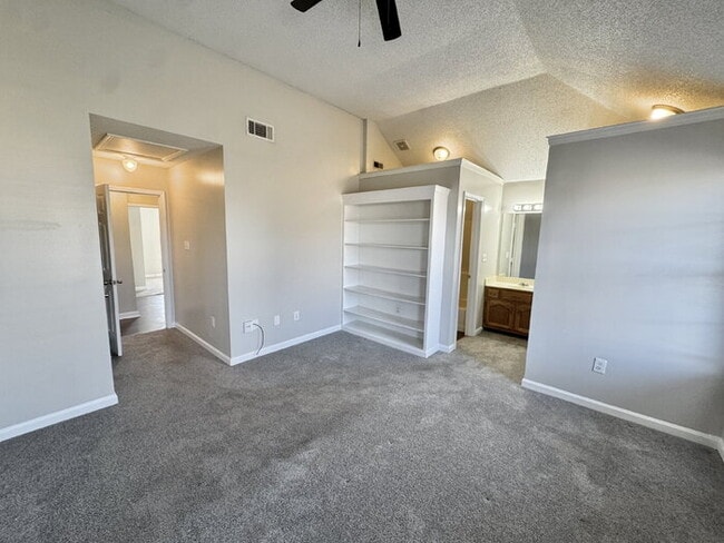 Building Photo - 6416 Valley Oak Dr