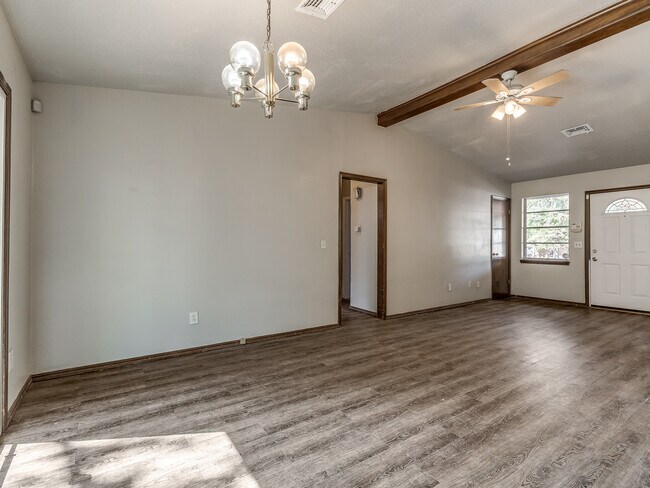 Building Photo - 604 Greenvale Rd