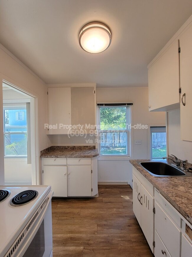 Building Photo - 1005 Torbett St