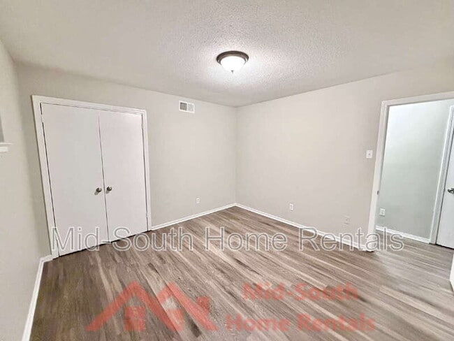 Building Photo - 4077 Forest View Dr