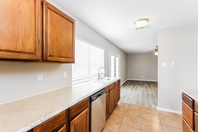 Building Photo - 6505 Alta Oaks Dr