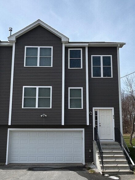 Building Photo - 676 Burncoat St