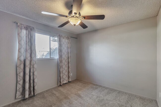 Building Photo - 3511 S Alder Dr