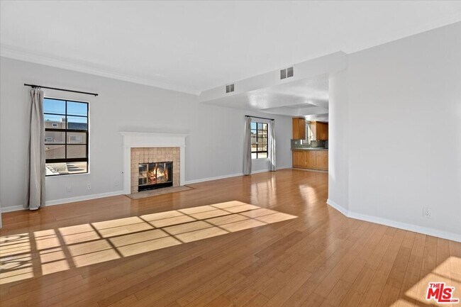 Building Photo - 11827 Goshen Ave