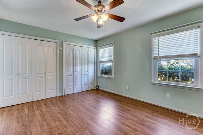 Building Photo - 4 Cottingham Dr