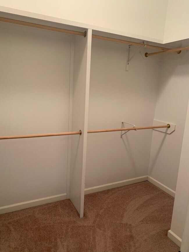 Building Photo - 4BR/3BA