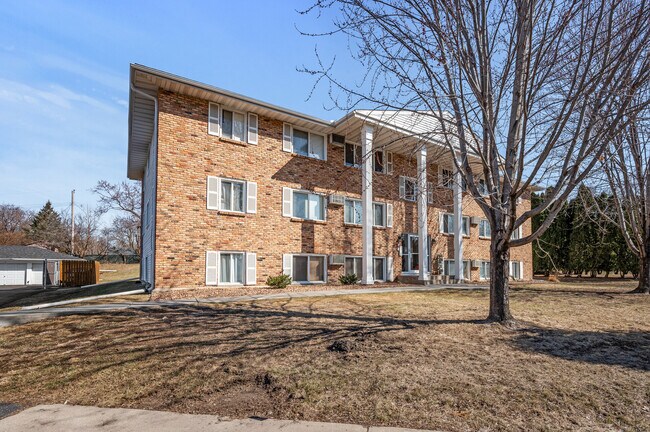 Building Photo - Rosco Apts-2720