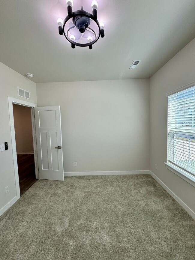 Building Photo - Beautiful, 3BR/3BA, Ranch with Bonus Room in Harrisburg