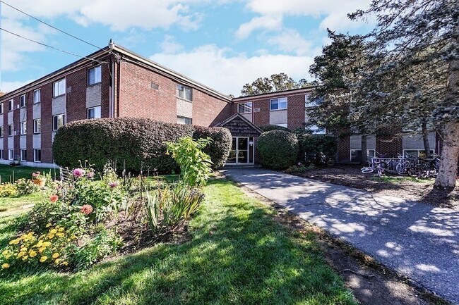 Building Photo - 15 Weld Street Unit 73