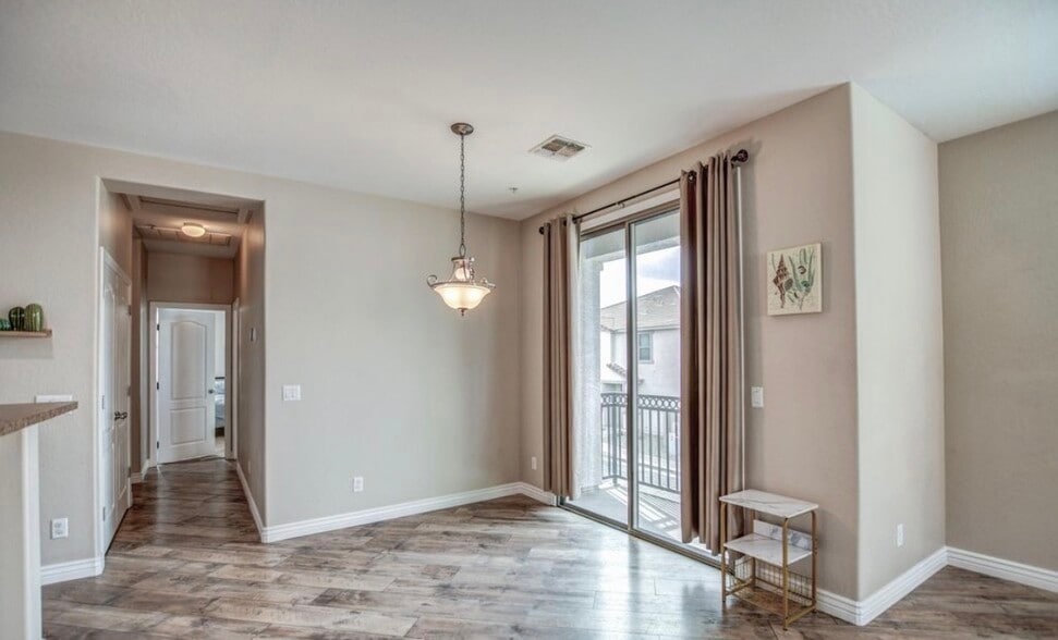 Building Photo - 7515 S 30th Pl