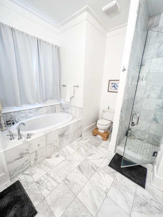 Building Photo - 764 E 2nd St