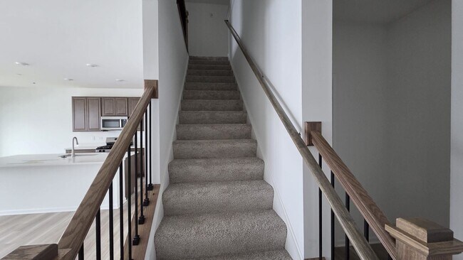 Building Photo - 450 Hathaway Ln