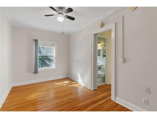 Building Photo - 2739 Girard Ave S