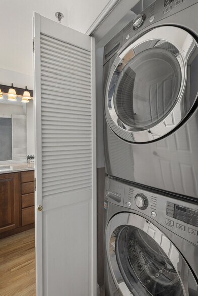 Building Photo - 1555 California St