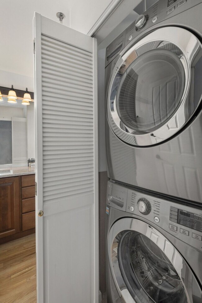 Building Photo - 1555 California St