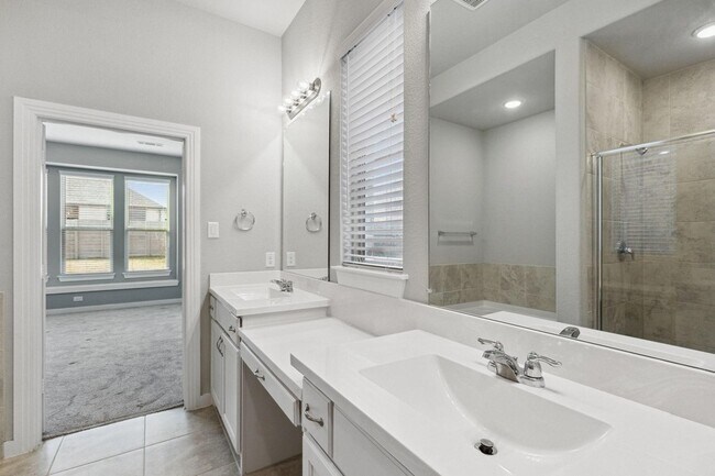 Building Photo - 1305 Swan Trl