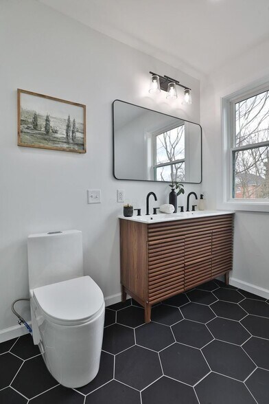 Building Photo - 423 Stoddart Ave