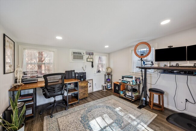 Building Photo - 3047 Bonnebridge Way Blvd