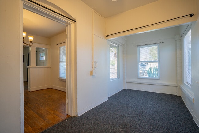 Building Photo - 1001 E Garfield St