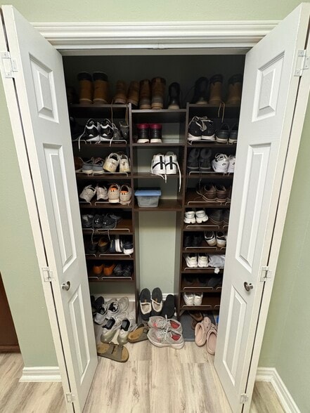 Entry closet - 3225 Turtle Creek Blvd