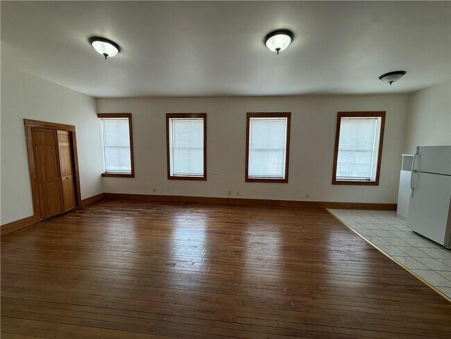 Building Photo - 459 Dauphin St