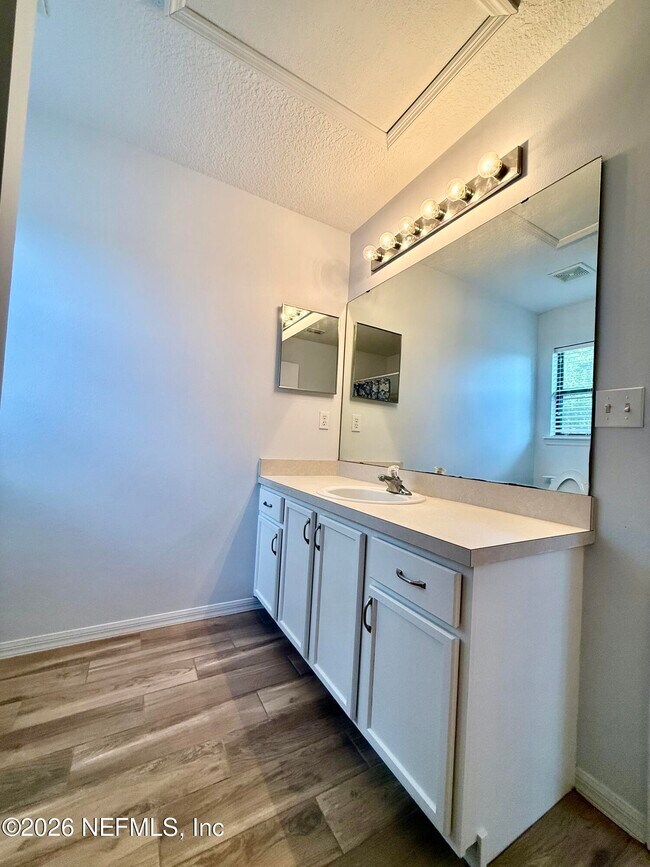 Building Photo - 622 Briar Way Ln