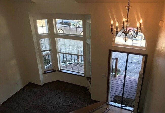 Building Photo - Burlington 3 Bed 2.5 Bath