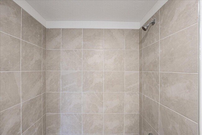 Building Photo - 11177 NW Fernbrook Dr