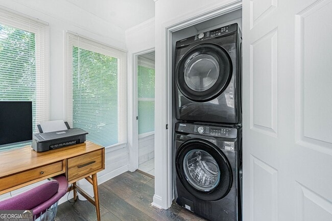 Building Photo - 2100 Cascade Rd