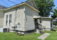Building Photo - Newly Renovated 1 Bed/1 Bath Quadplex in C...