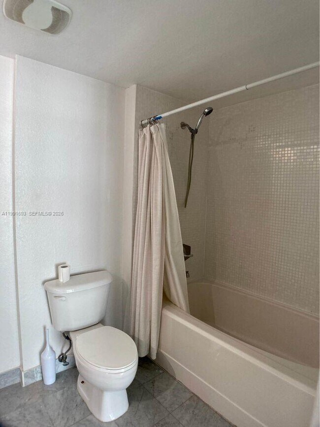 Building Photo - 500 NE 29th St