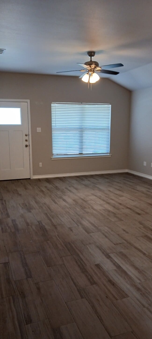 Building Photo - 2611 Leroy Ln