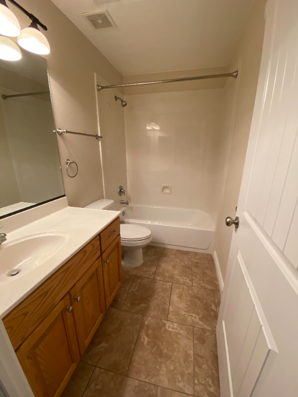 Building Photo - 828 N 225 W