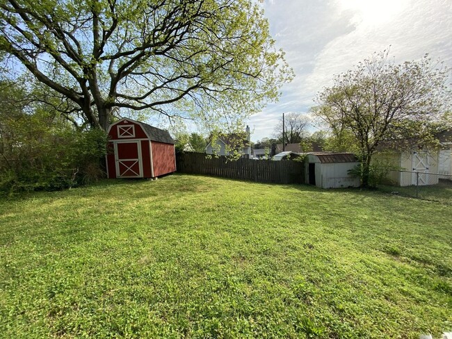 Building Photo - Three Bedroom Ranch in Madison with Fenced...