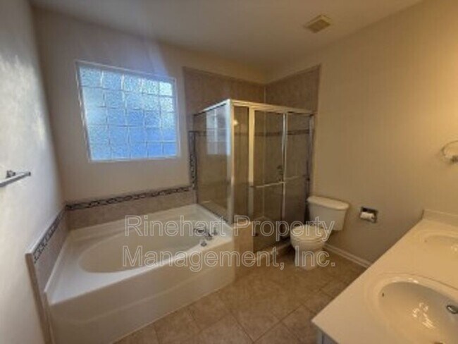 Building Photo - 2413 Woodridge Dr