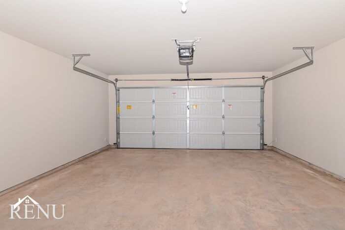 Building Photo - 1705 Maroon Dr