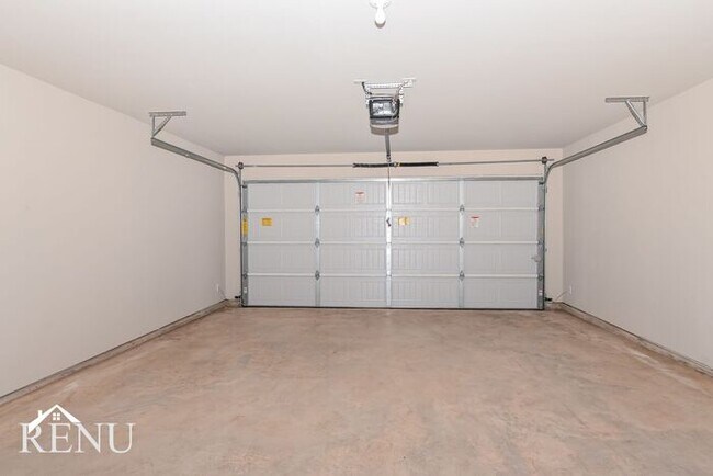 Building Photo - 1705 Maroon Dr