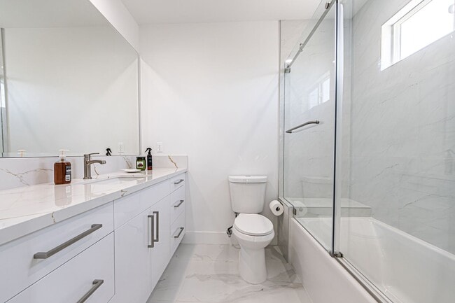 Building Photo - 4445 Auckland Ave