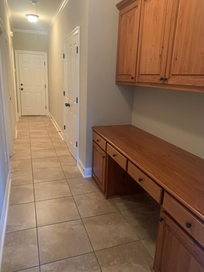 Building Photo - 4BR/3BA