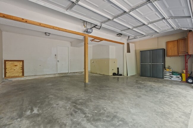 Building Photo - 5 Rocky Top Cove