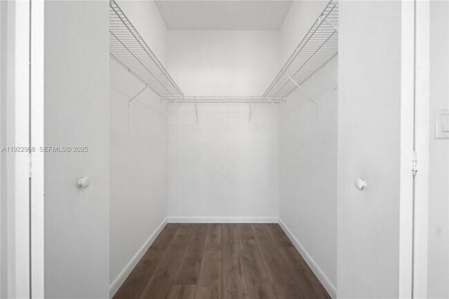 Building Photo - 5610 SW 43rd St