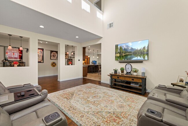 Building Photo - Luxurious 5-Bedroom Pool Home with Solar &...