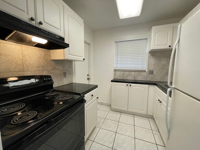 Building Photo - 6030 SW 32nd St