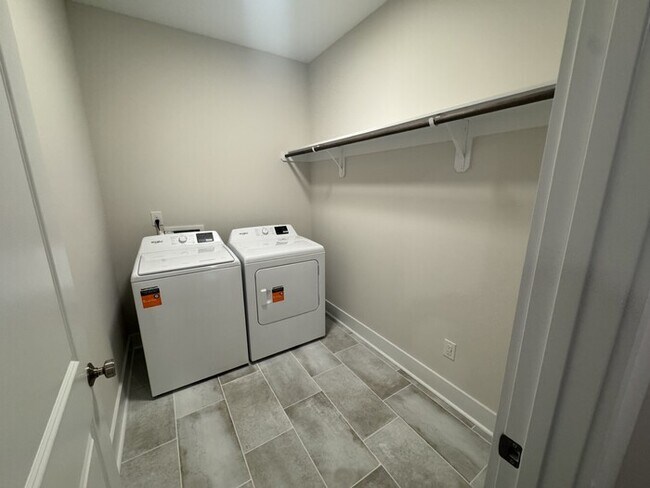 Building Photo - 3 Bed 2.5 Bath Brand New Townhome