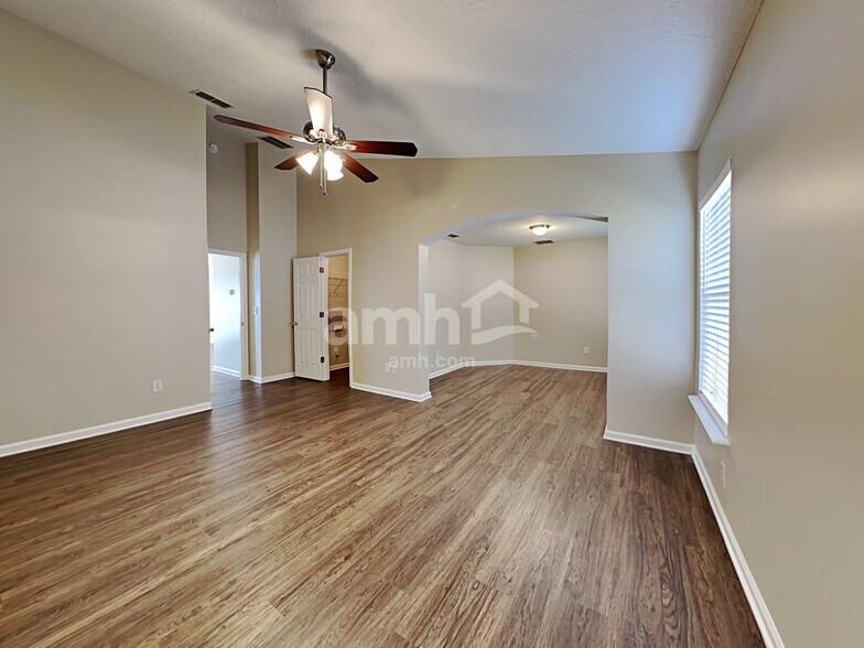 Building Photo - 386 Stonehurst Pky