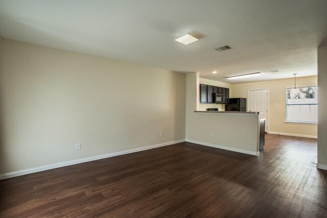 Building Photo - 734 Horseshoe Springs Ln