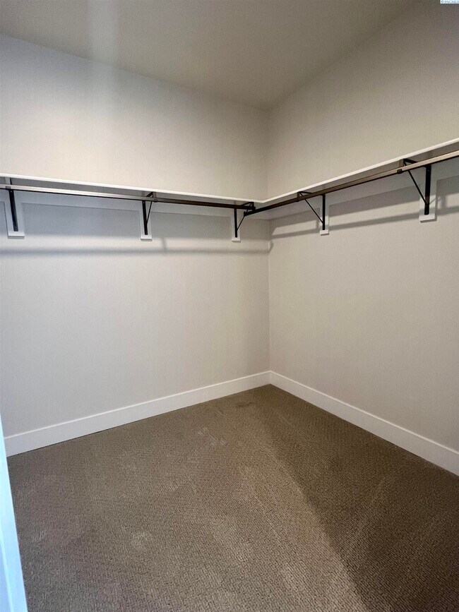 Building Photo - South Richland For Rent