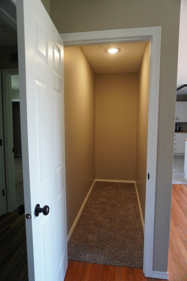 Building Photo - 37 Ems D22A Ln