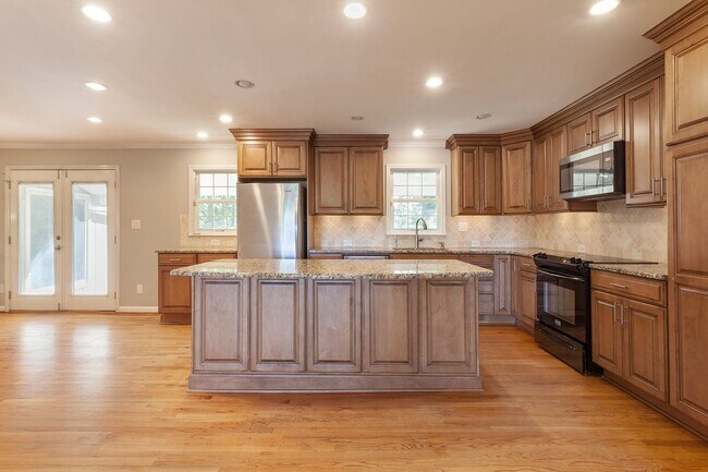 Building Photo - 3741 Fox Glen Ct NE